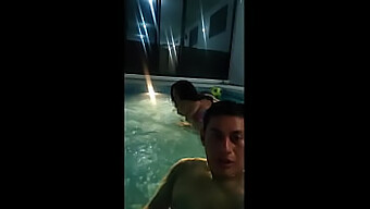 Saya Menjemput Rakan Saya Untuk Berenang Dan Akhirnya Memberinya Blowjob Yang Tidak Dijangka