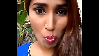 Video Mới Của Swathi Naidu Với Một Cảnh Nóng Bỏng Và Đầy Nhục Dục