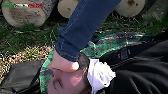 Humiliation Fétichiste Des Pieds D'Un Homme Italien Dans Le Premier Épisode