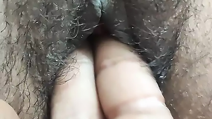 Bhabhi Desi Yang Panas Dijari Dan Menerima Cumshot