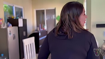 Milf Latina Es Entrevistada Para Un Trabajo Y Es Follada En Su Lugar