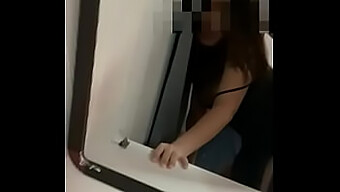 Gadis Thai Mendapat Creampie Dalam Video Panas.