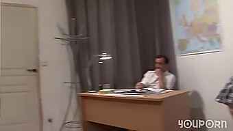 ¡el Profesor Telsev Les Da Clases Particulares A Dos Chicas Jóvenes! ¡no Te Pierdas Esta Escena Caliente!