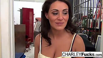 ดู Charley...